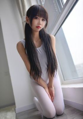他从火光中走来